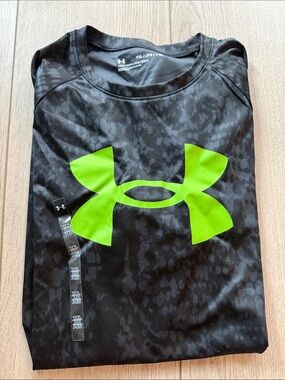 Under Armour kids Black Performance Tee with Neon Green Logo